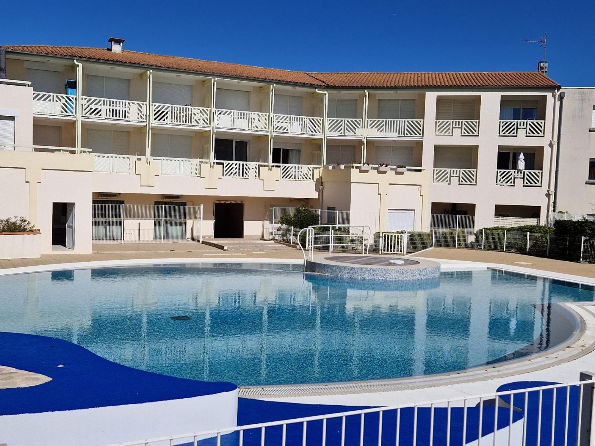 Appartement Pres De La Plage - 4 Pers, Piscine Ouverte, Parking, Animaux Acceptes - Fr-1-706-12 Chatelaillon-Plage Exterior photo